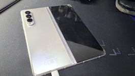 Samsung Galaxy Z Fold3 5G Silber defekt